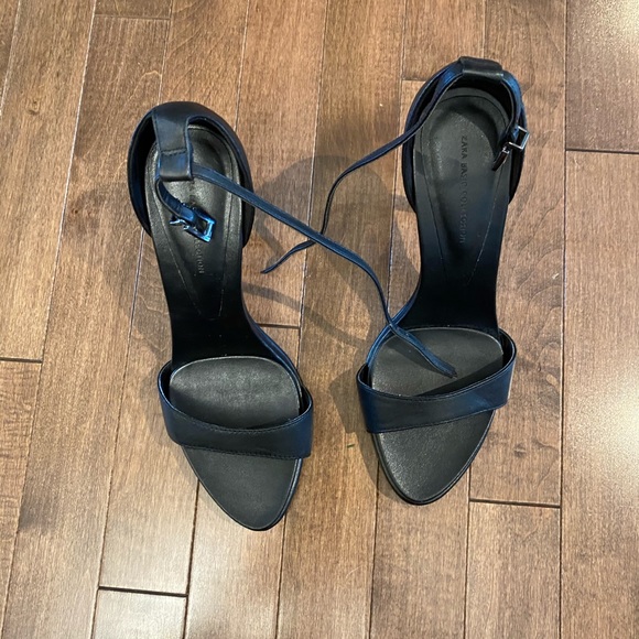 ✨HOST PICK✨ Zara leather heel sandals - Picture 3 of 7